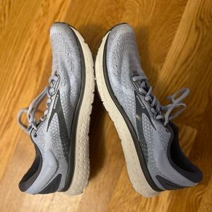 Men’s Brooks tennis shoes